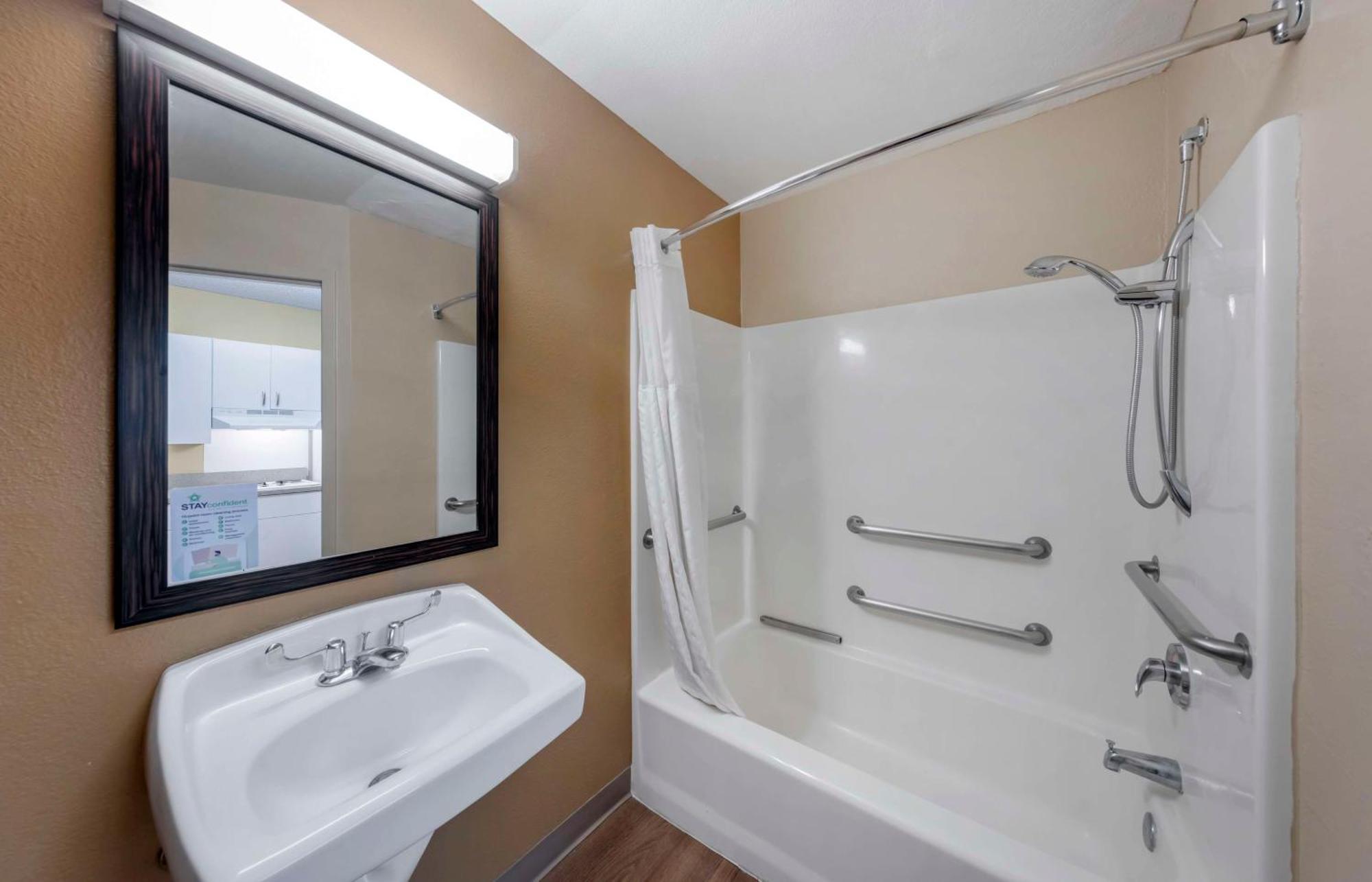 Extended Stay America Suites - Orange County - Katella Ave Dış mekan fotoğraf